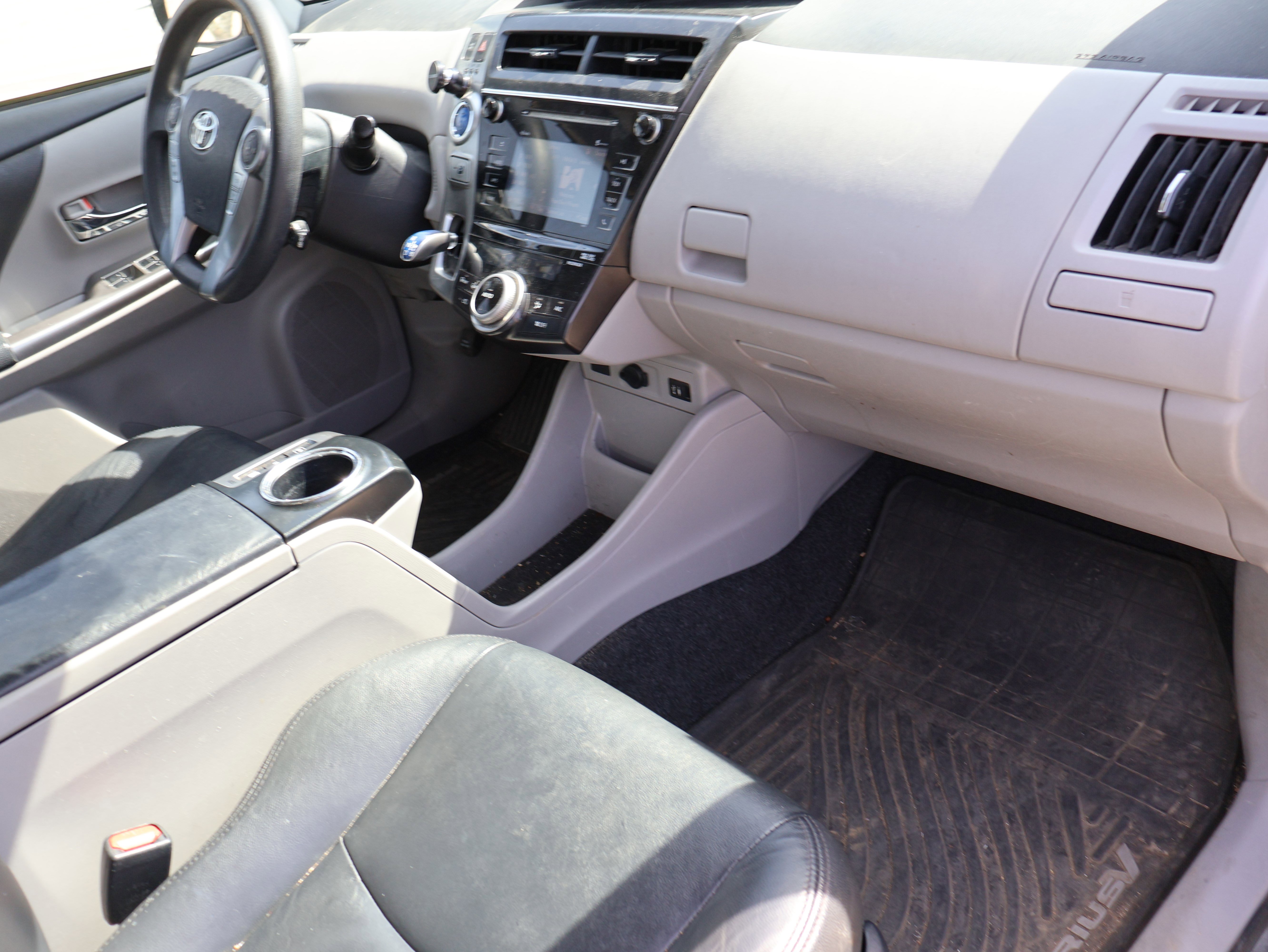 Used 2015 Toyota Prius V Three image 11