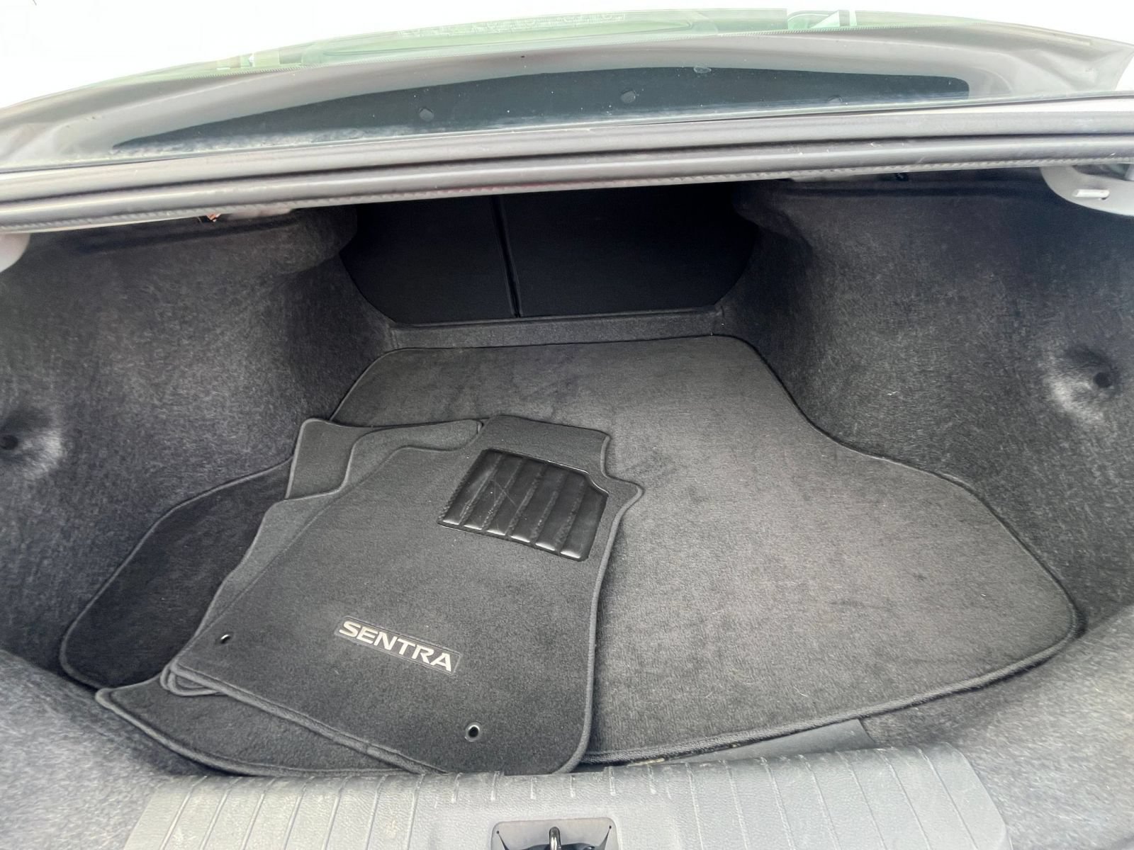 Used 2025 Nissan Sentra SV FWD image 30