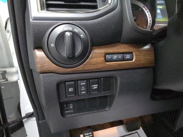 Used 2018 Nissan Titan Platinum Reserve w/ Platinum Utility Package image 16