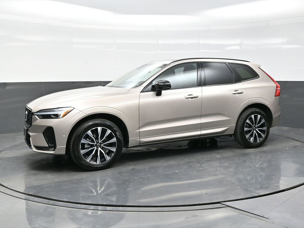 Used 2025 Volvo XC60 B5 Plus image 3