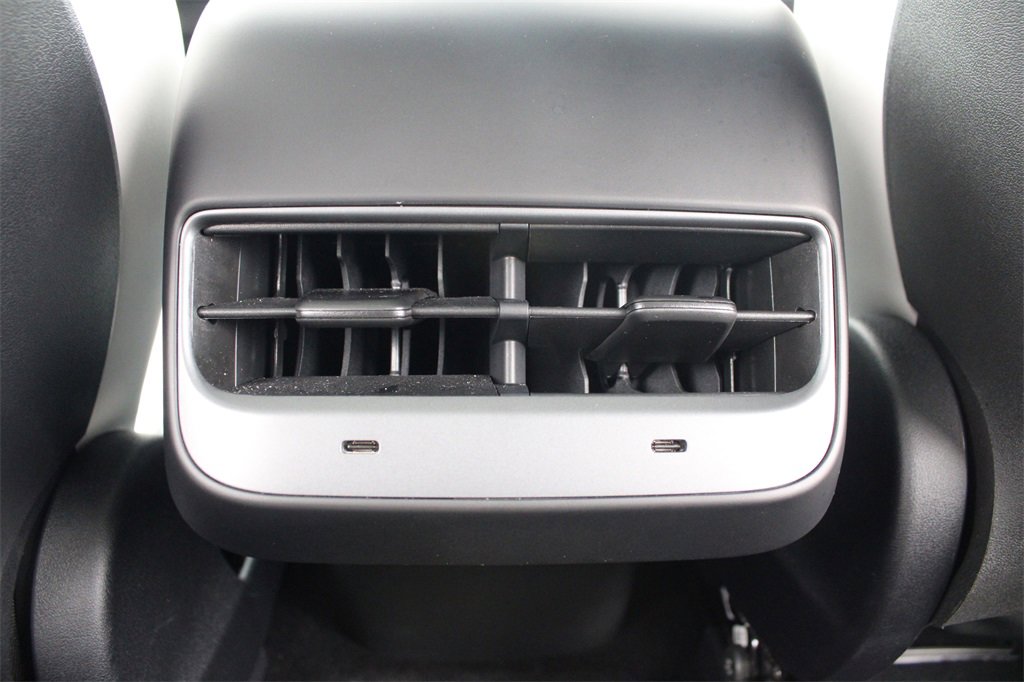 Used 2025 Tesla Model Y Long Range image 27