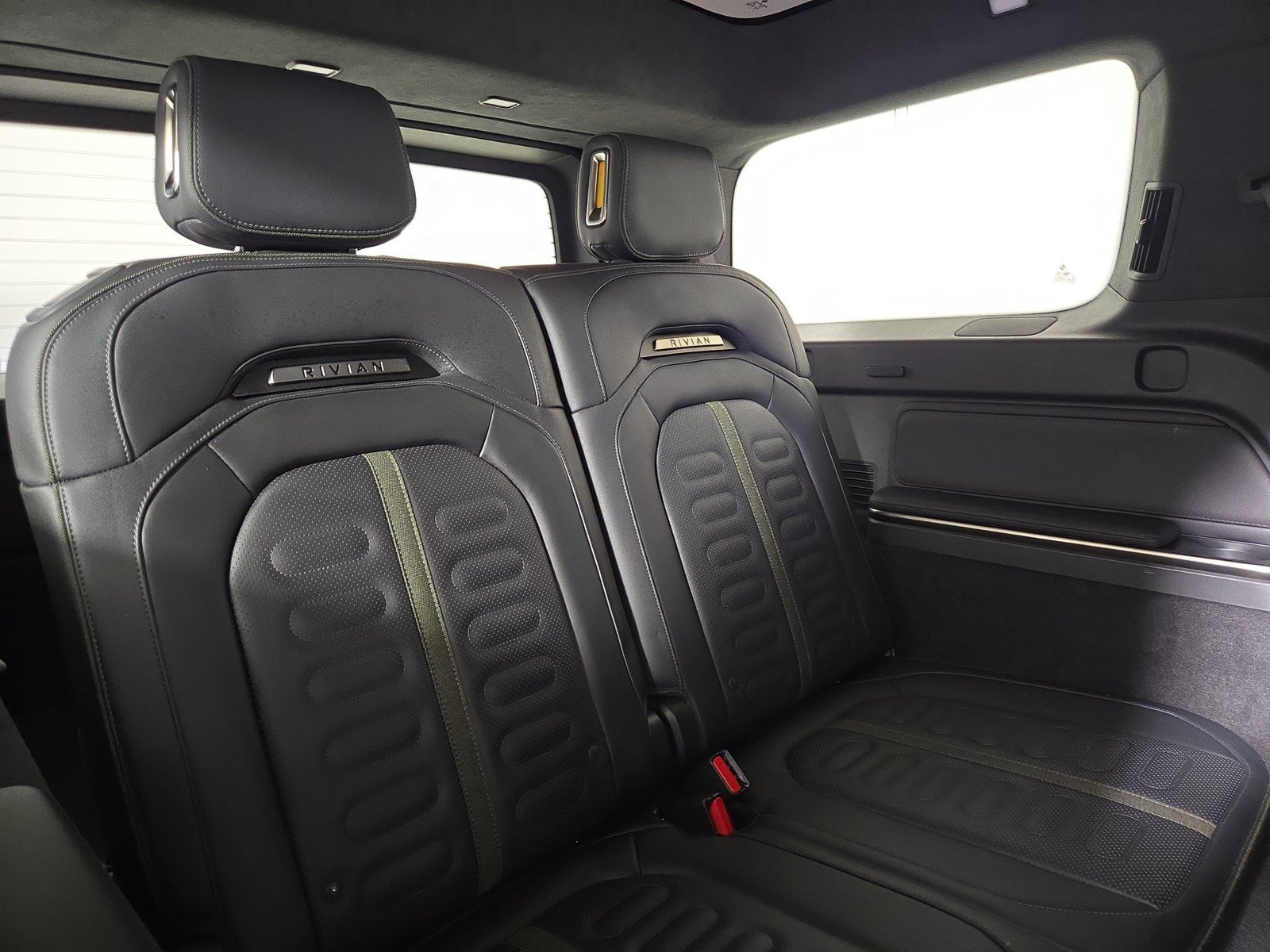 Used 2025 Rivian R1S Adventure AWD/4WD image 25