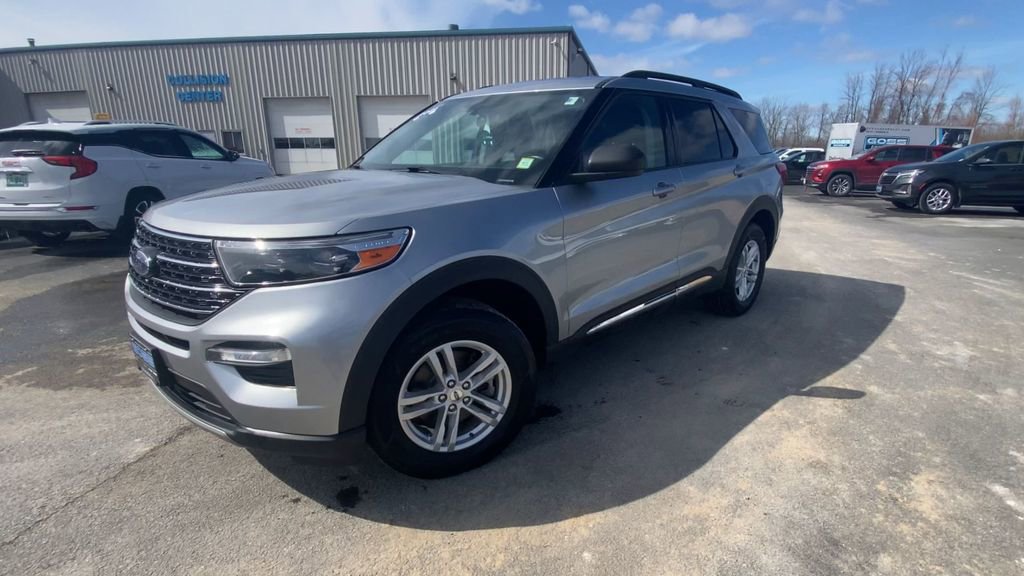 Used 2021 Ford Explorer XLT w/ Equipment Group 202A image 4
