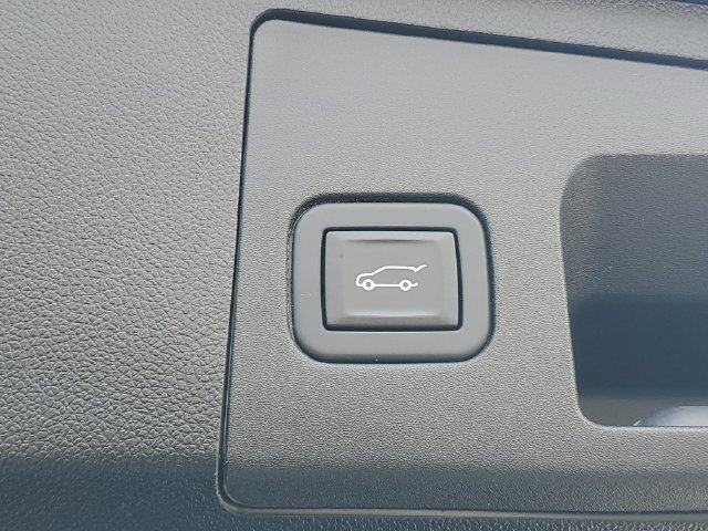 Certified 2024 Cadillac XT4 Sport FWD image 9