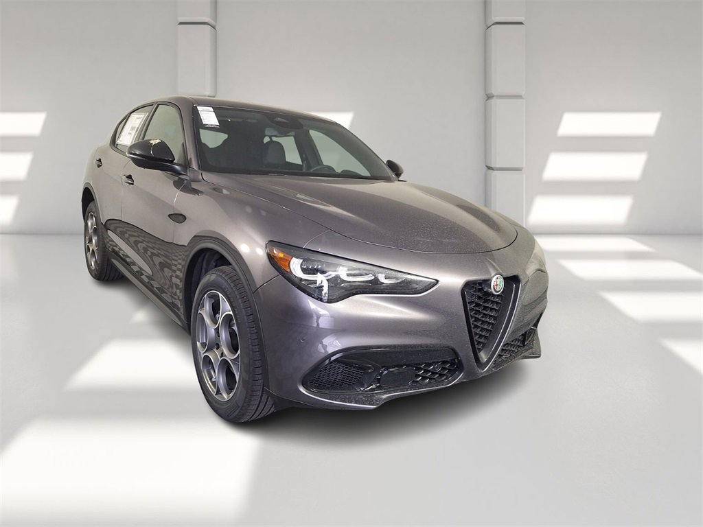 New 2025 Alfa Romeo Stelvio Sprint w/ Convenience Package image 3