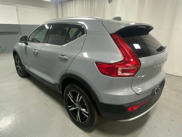 Certified 2025 Volvo XC40 B5 Core AWD/4WD image 2