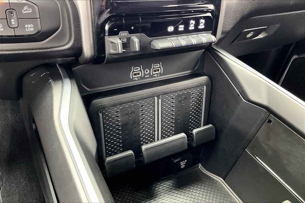 Used 2025 RAM 2500 Laramie AWD/4WD image 32