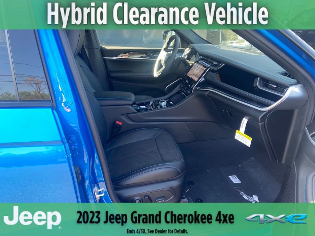 New 2023 Jeep Grand Cherokee Trailhawk w/ Luxury Tech Group III image 17