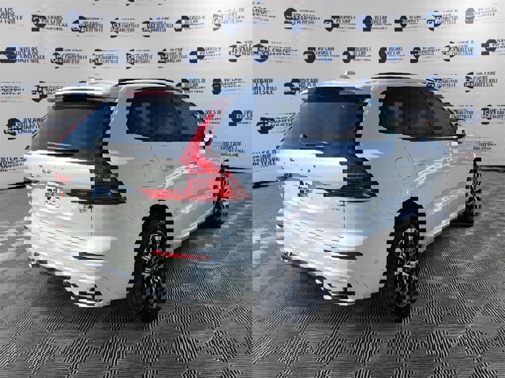 Certified 2023 Volvo XC60 B5 Plus image 5