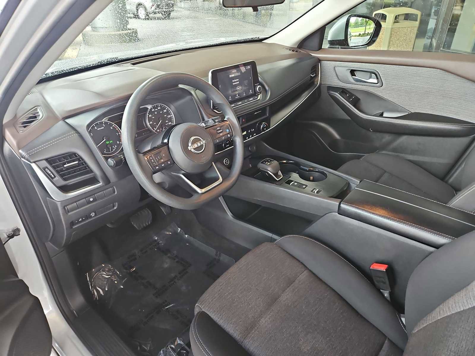 Used 2023 Nissan Rogue SV FWD image 10