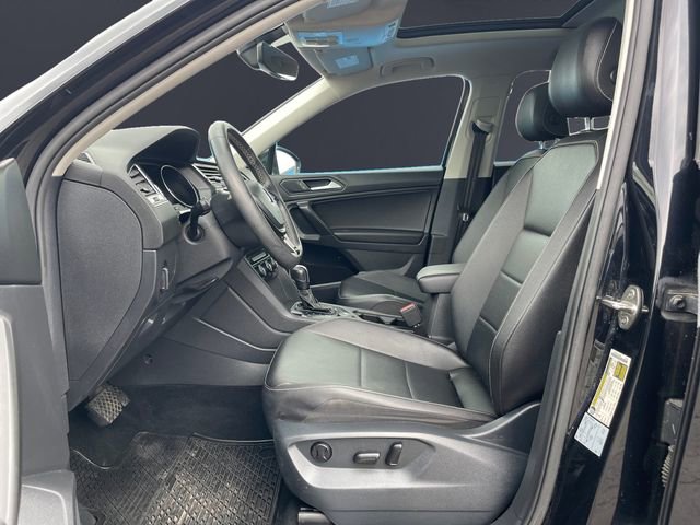 Used 2021 Volkswagen Tiguan SE w/ Panoramic Sunroof Package AWD/4WD image 9