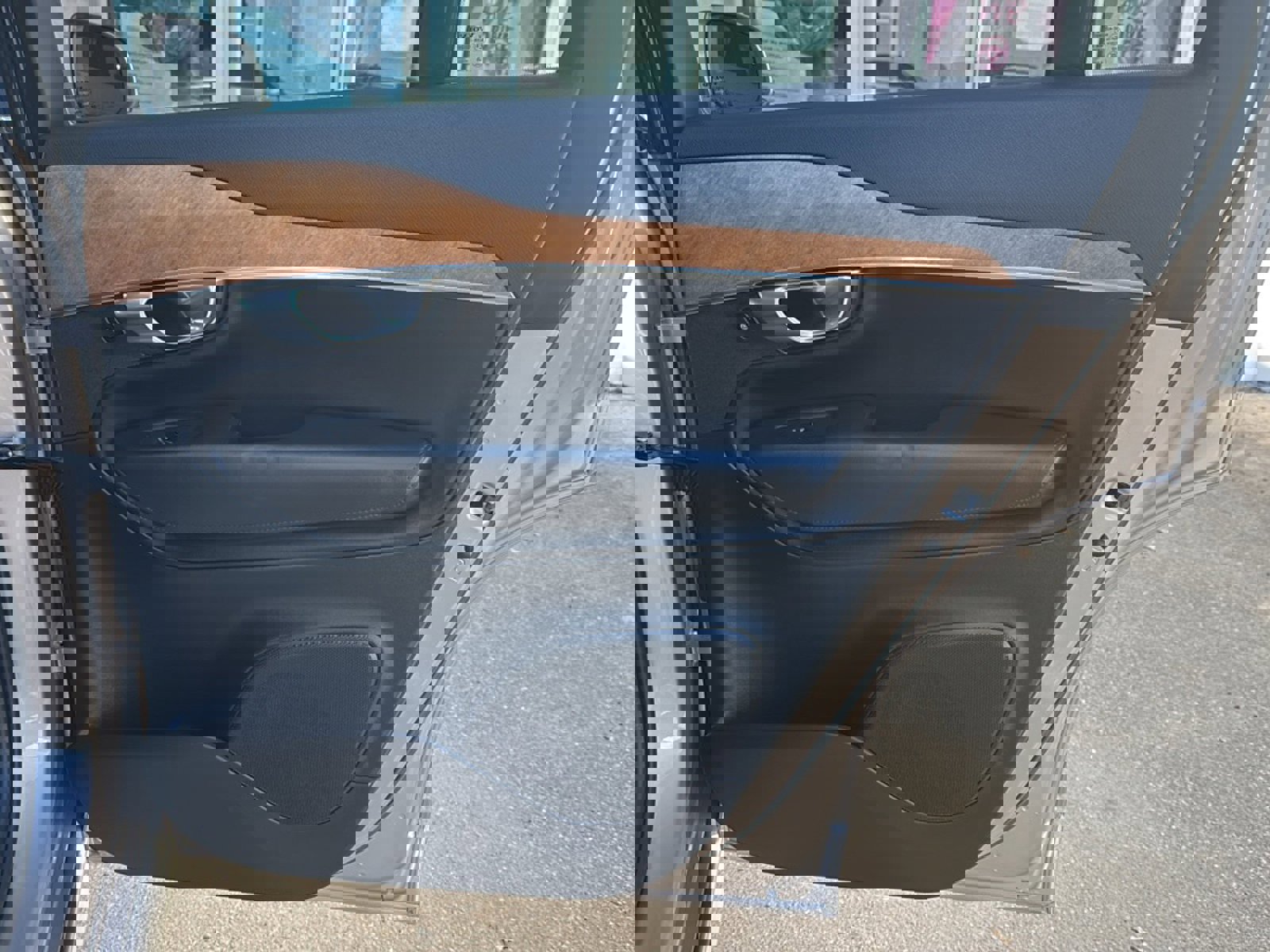 Used 2023 Volvo XC90 B6 Plus w/ Protection Package image 25