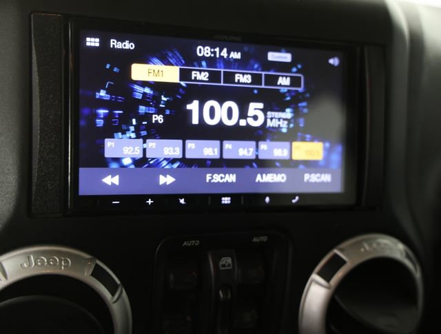 Used 2017 Jeep Wrangler Unlimited Rubicon image 10