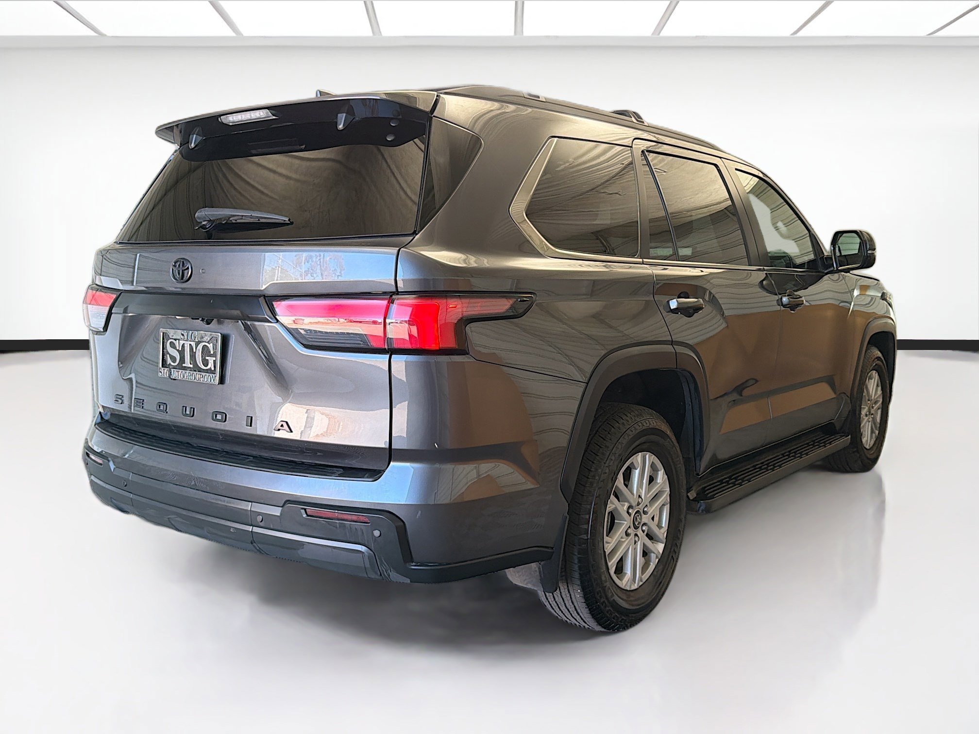 Used 2024 Toyota Sequoia SR5 w/ SR5 Premium Package image 4