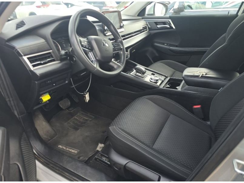 Used 2022 Mitsubishi Outlander ES image 23