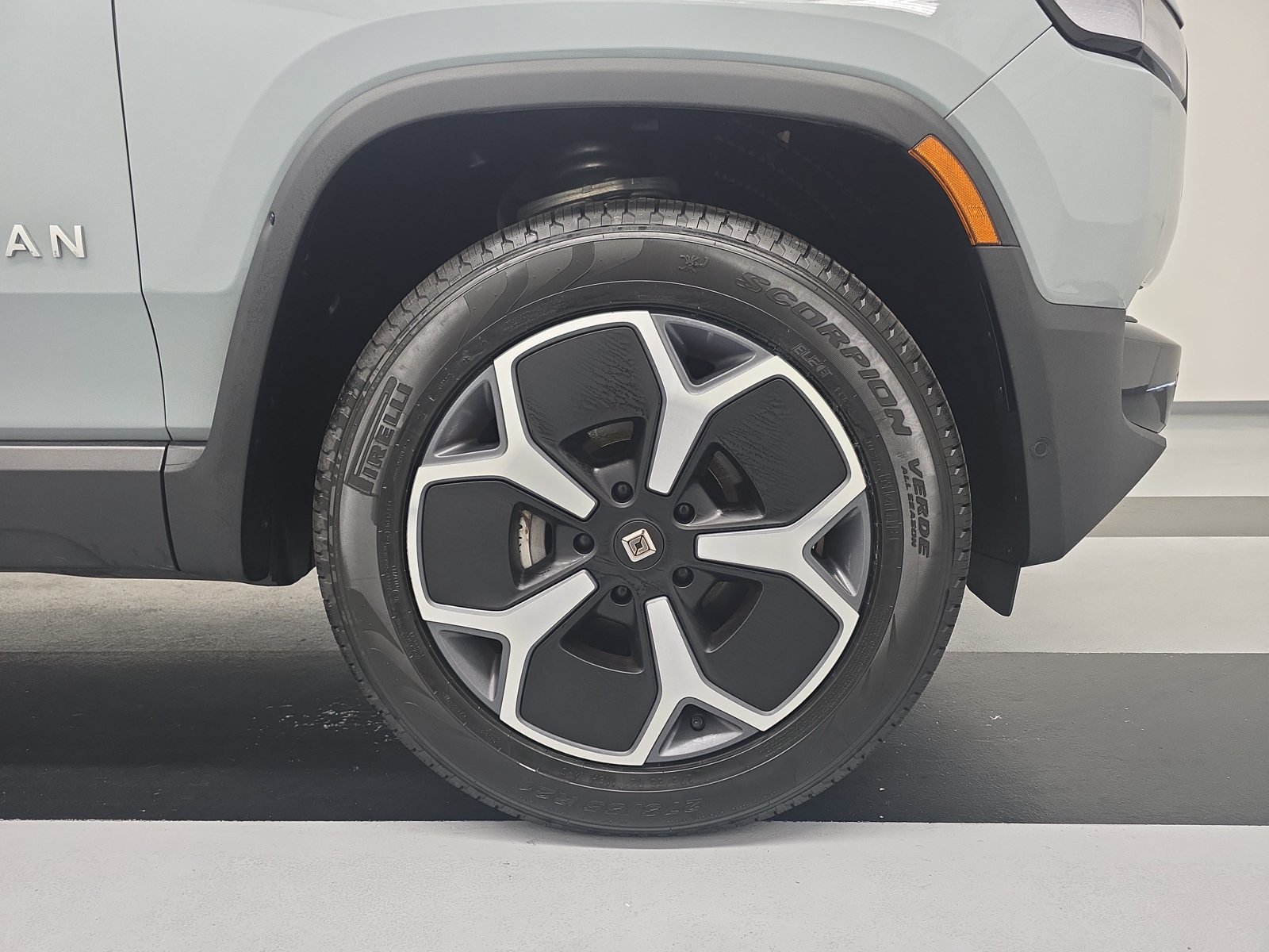 Used 2024 Rivian R1T Adventure Dual AWD/4WD image 11