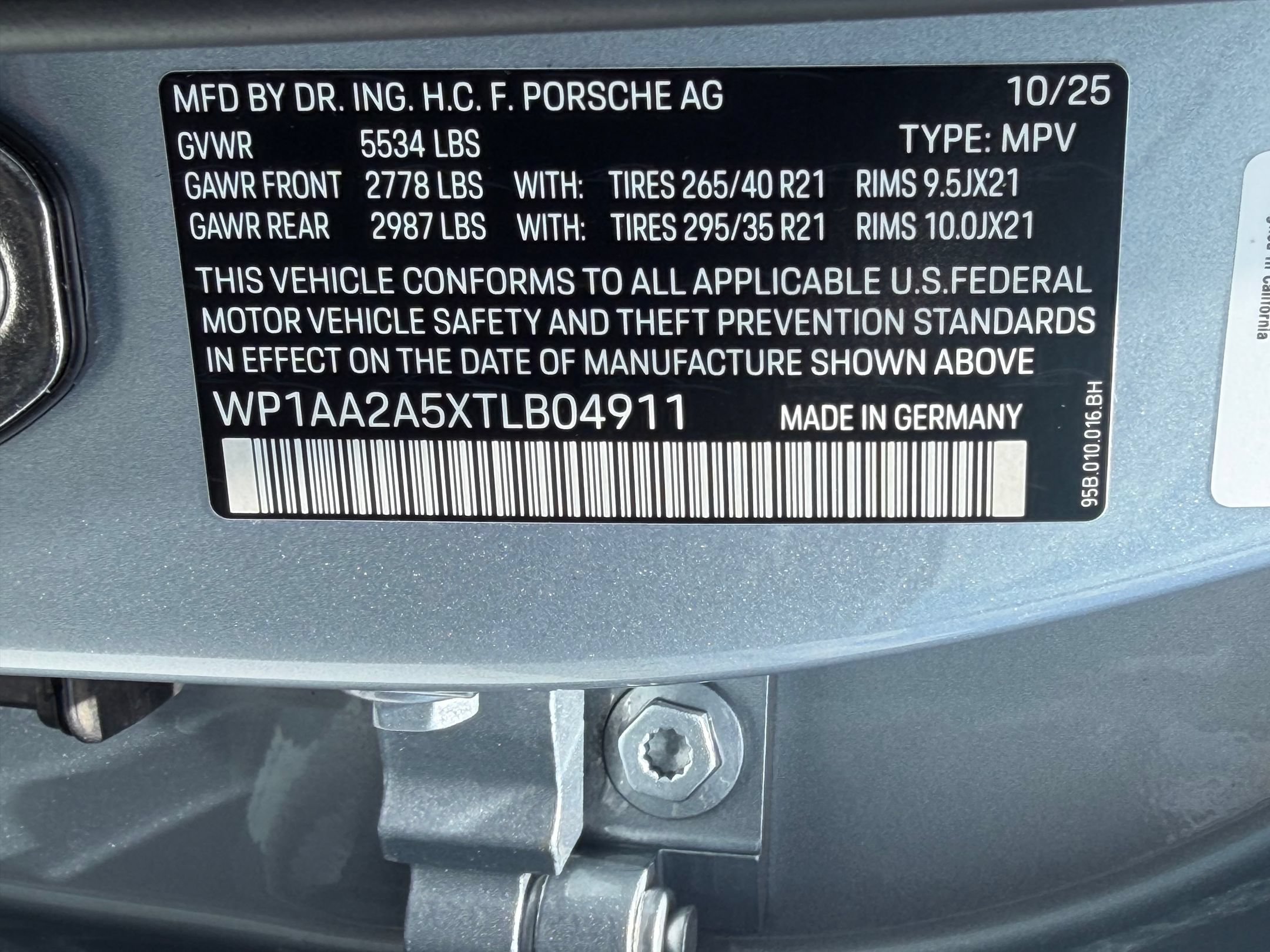 Certified 2026 Porsche Macan AWD/4WD image 32