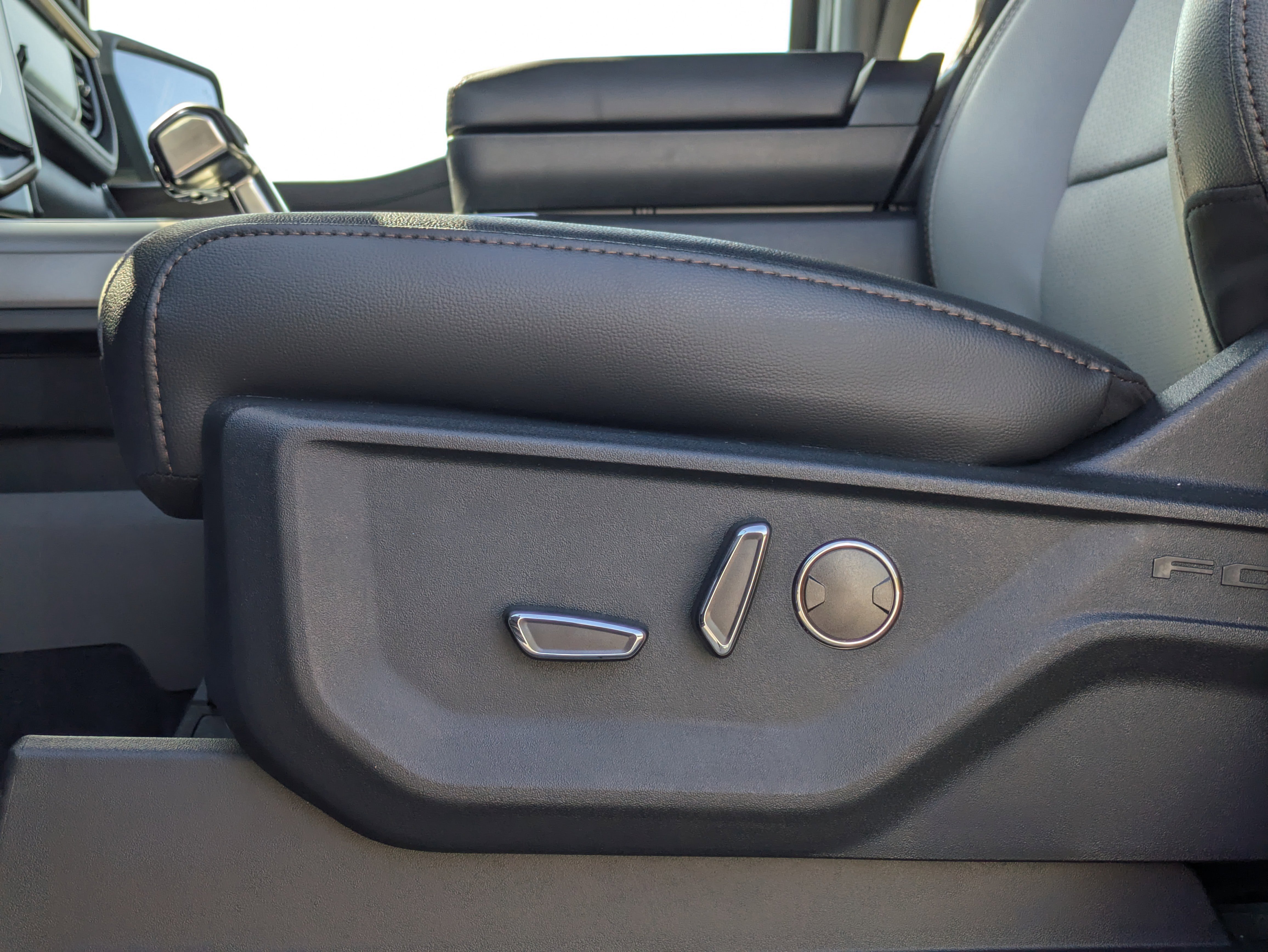 New 2025 Ford F150 Lightning Lariat image 24