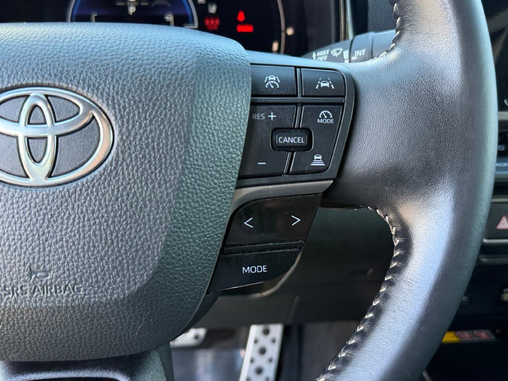 Used 2025 Toyota Camry SE FWD image 19