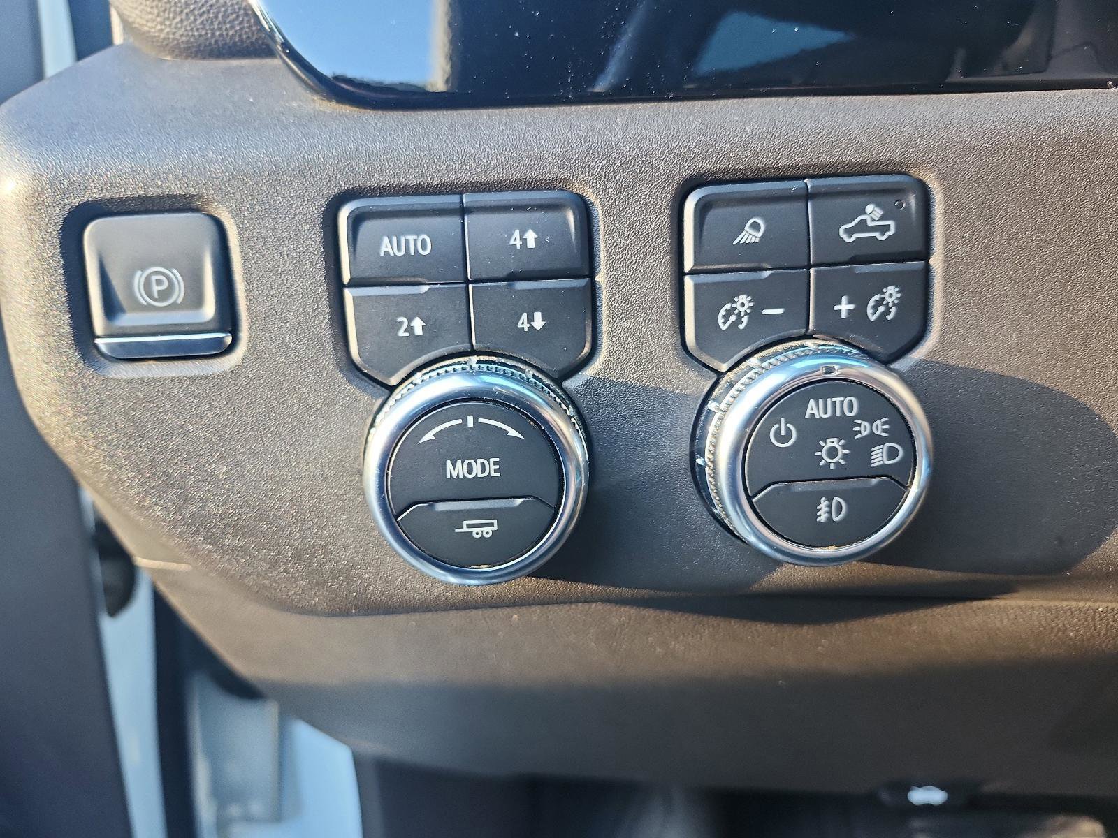 Used 2024 GMC Sierra 2500 SLT w/ SLT Premium Package image 17