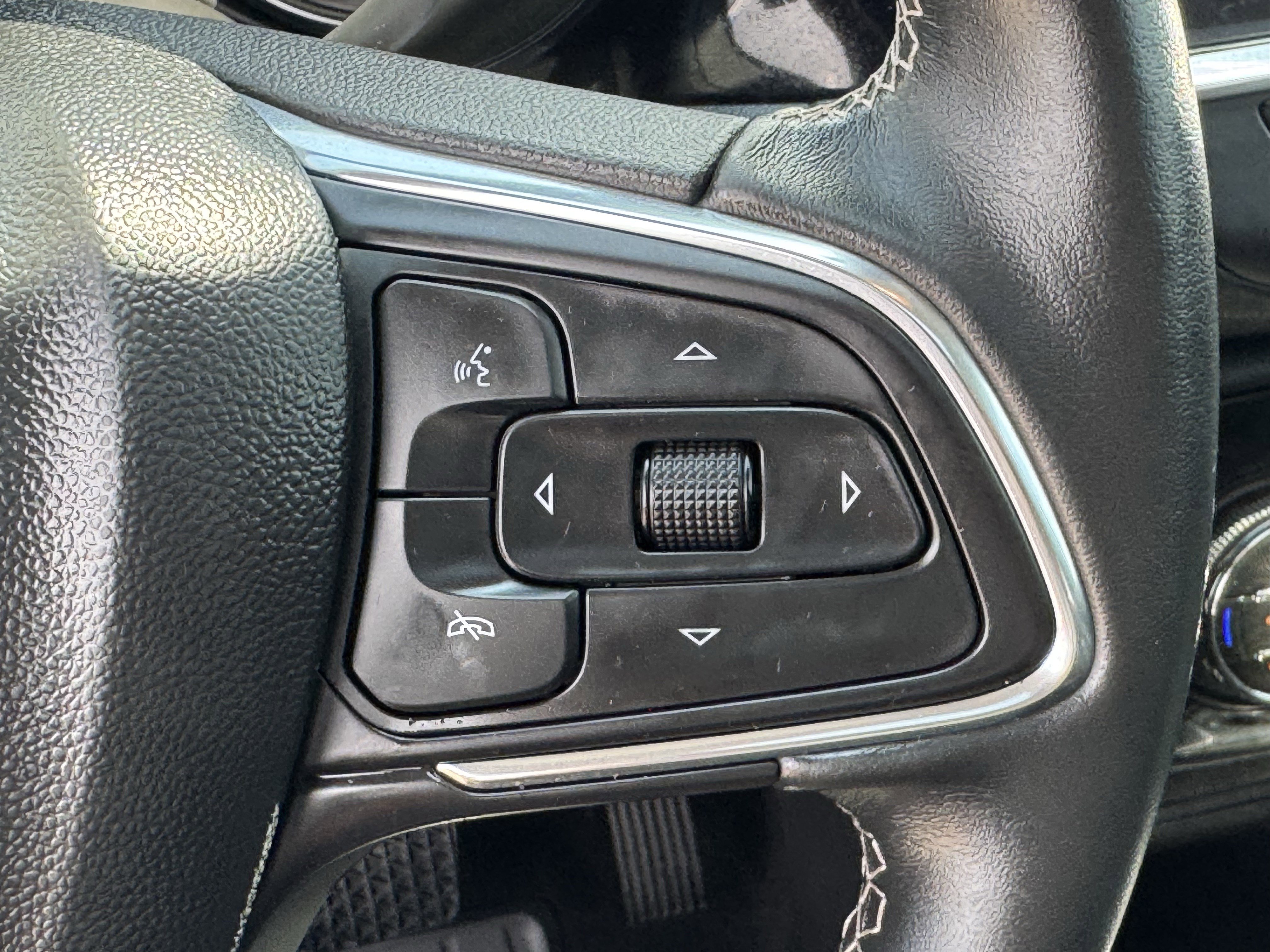 Used 2023 Buick Encore GX Essence w/ Experience Buick Package FWD image 23