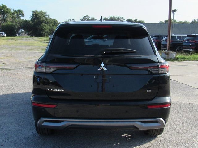 New 2025 Mitsubishi Outlander SE image 4