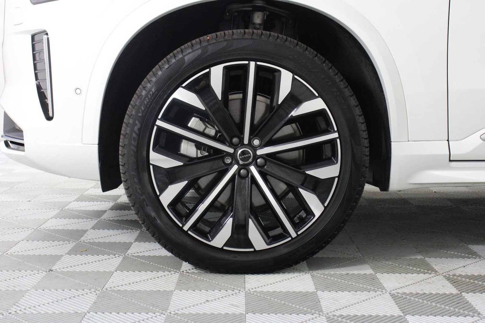 Certified 2026 Volvo XC90 B6 Plus w/ Protection Package Premier AWD/4WD image 28