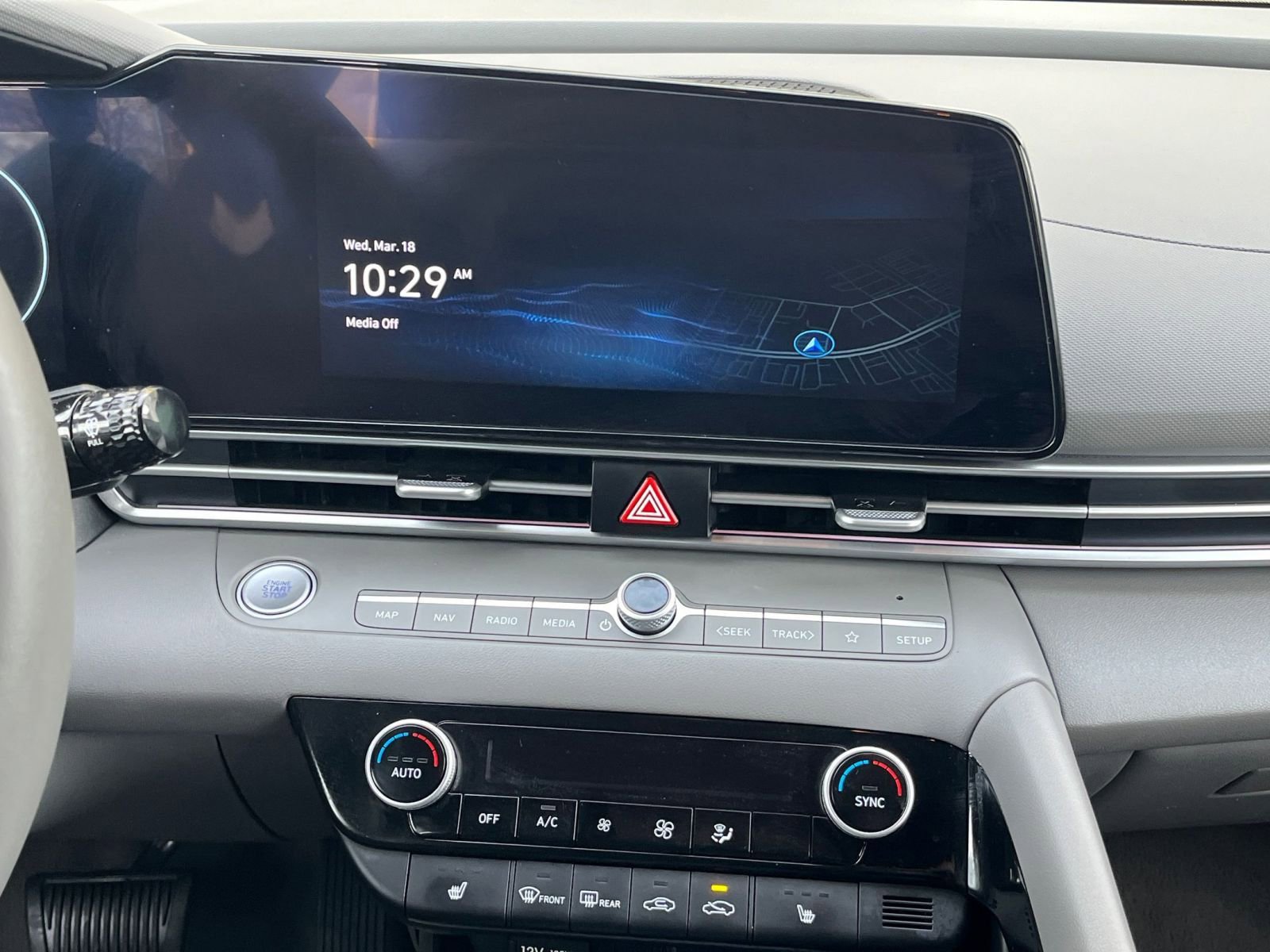 Used 2025 Hyundai Elantra SEL image 17