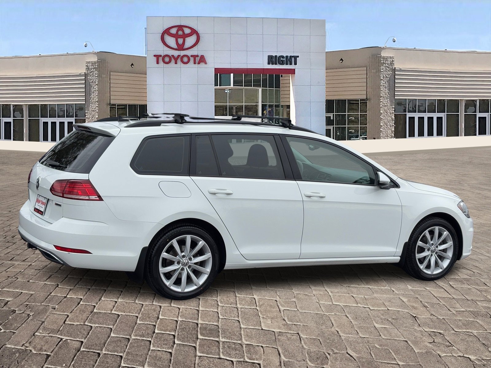 Used 2019 Volkswagen Golf S image 7