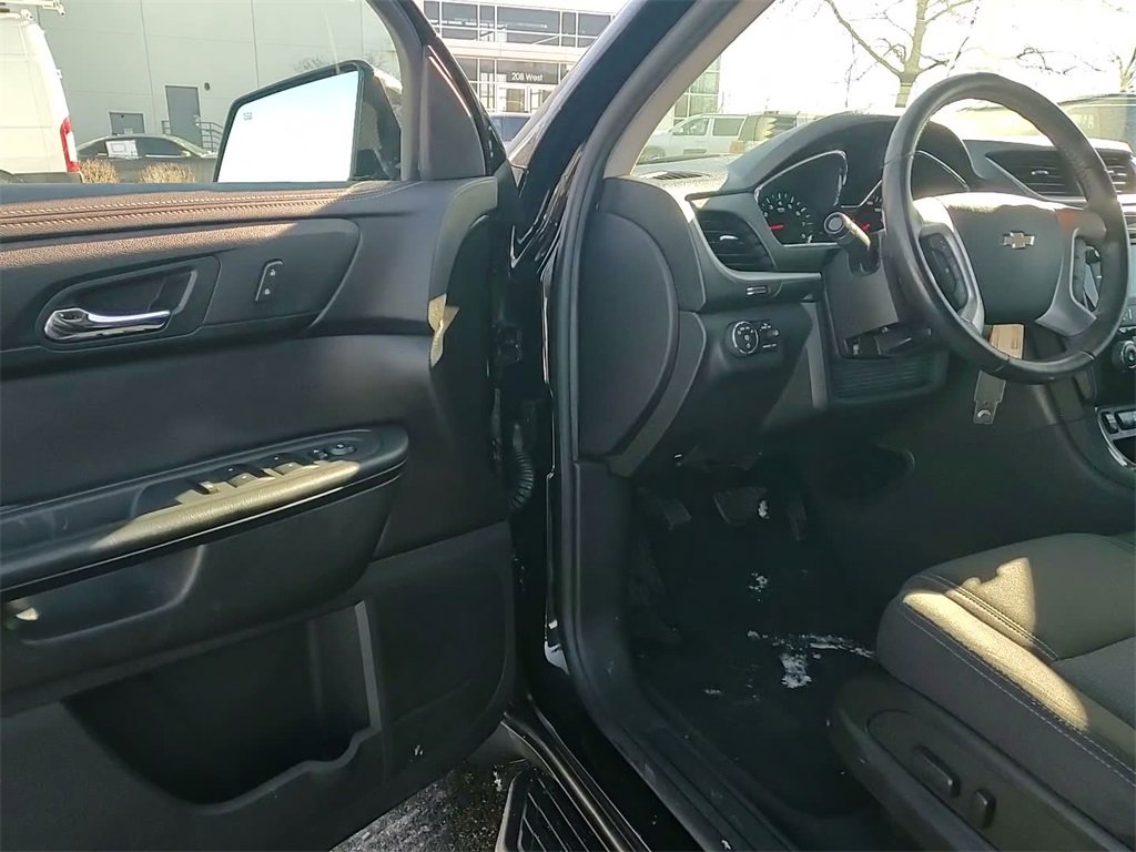 Used 2017 Chevrolet Traverse LT w/ Style and Technology Package image 21