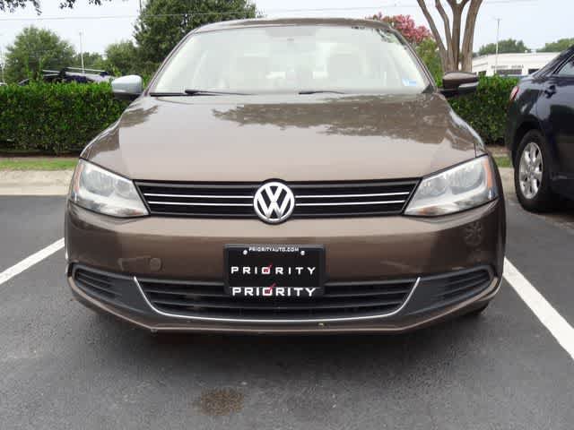 Used 2014 Volkswagen Jetta SE FWD image 2