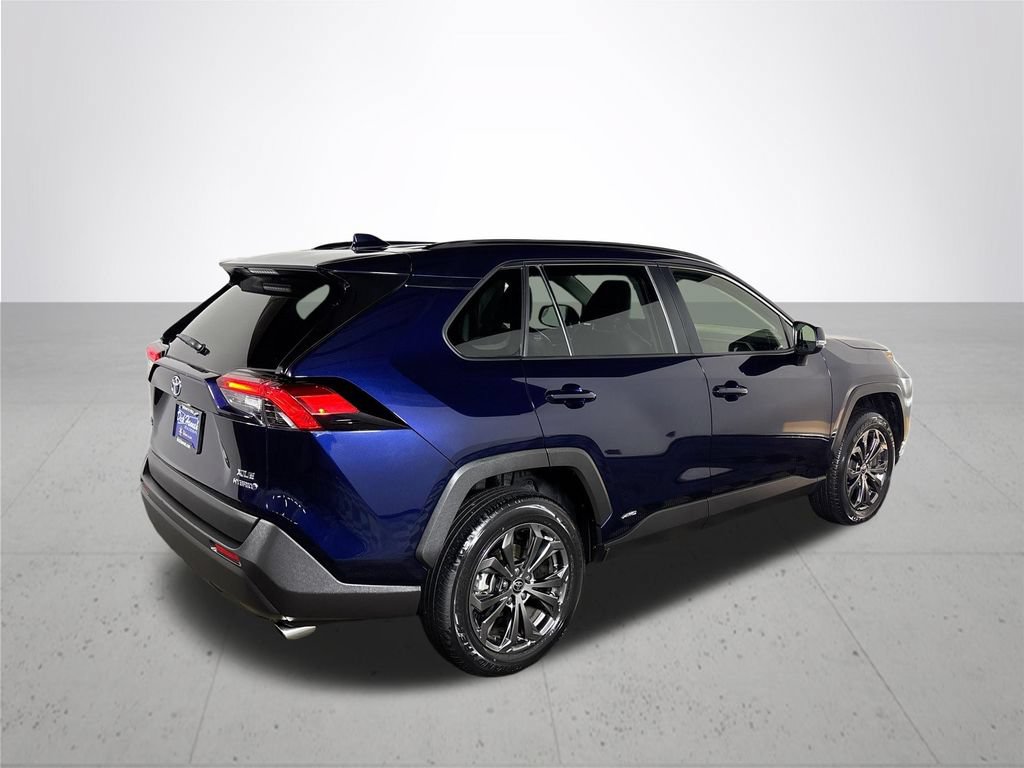Used 2023 Toyota RAV4 XLE Premium AWD/4WD image 6