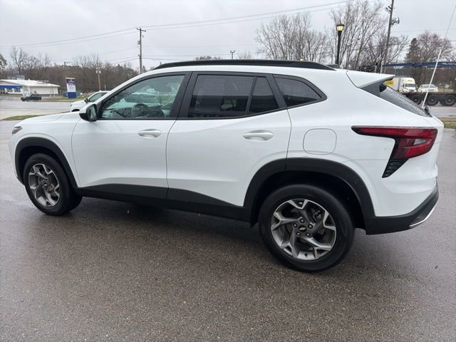 Certified 2025 Chevrolet Trax LT FWD image 5
