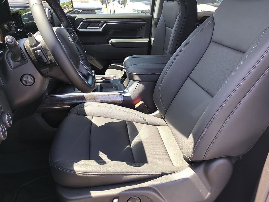 New 2026 Chevrolet Silverado 1500 LTZ w/ LTZ Premium Package AWD/4WD image 13