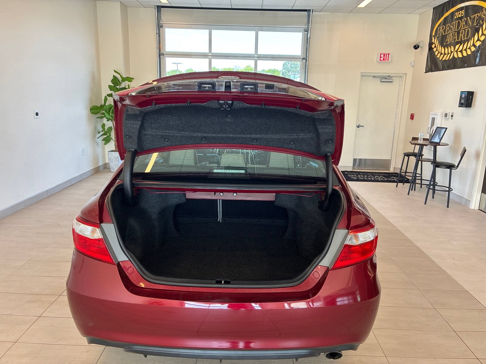 Used 2017 Toyota Camry SE w/ Moonroof Package FWD image 10