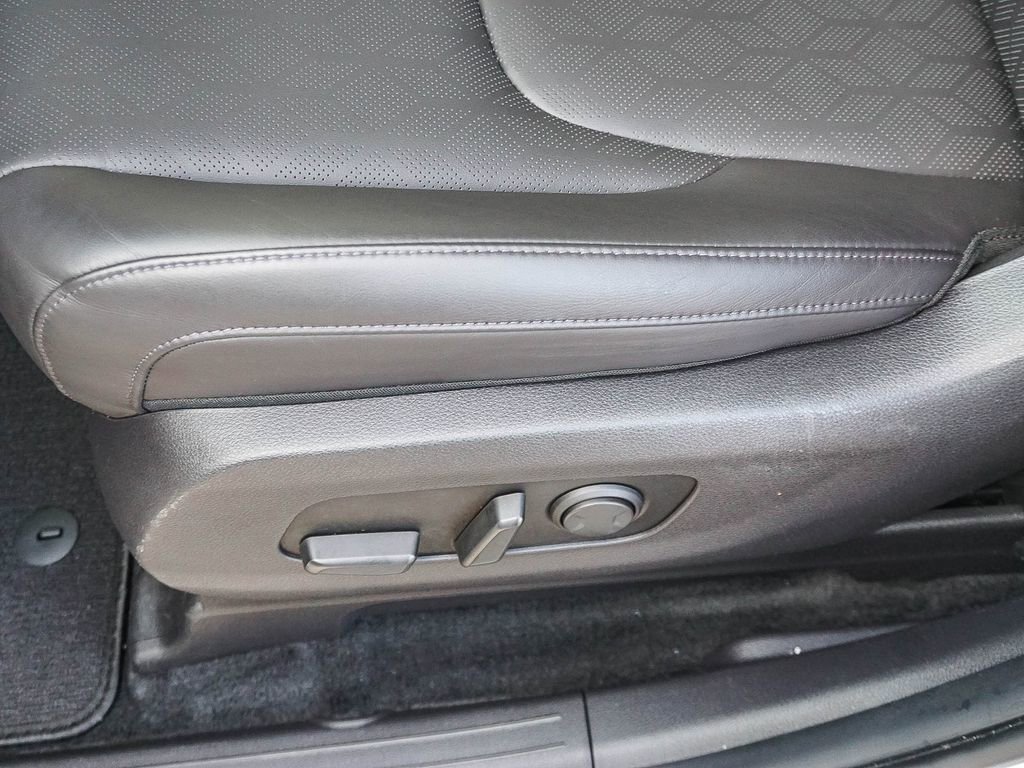 Used 2024 Kia Carnival LX FWD image 20