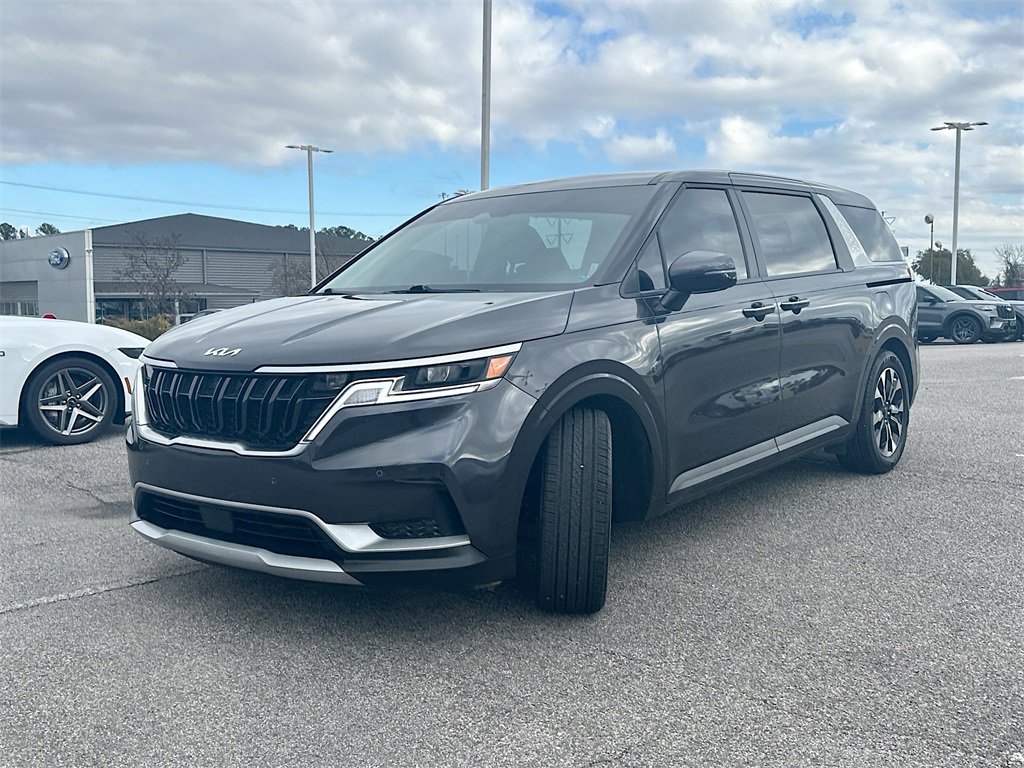 Used 2024 Kia Carnival EX image 2