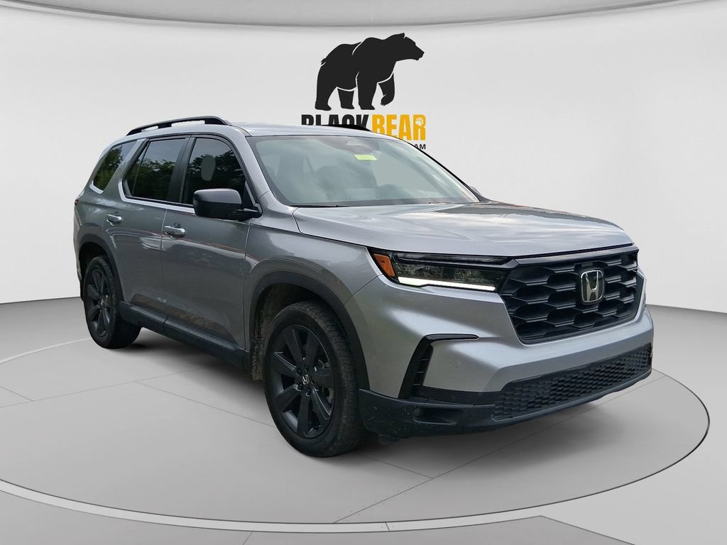 Used 2025 Honda Pilot Sport image 1