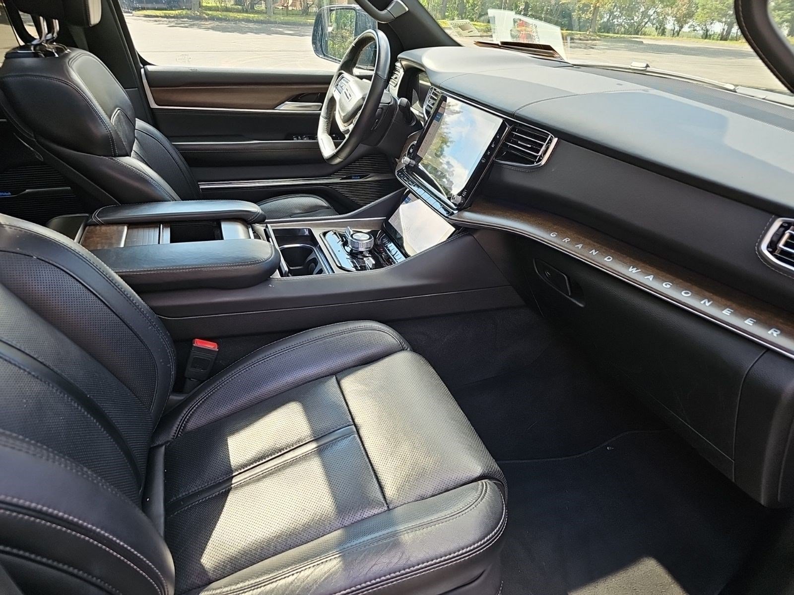 Used 2024 Jeep Grand Wagoneer L 4WD image 9