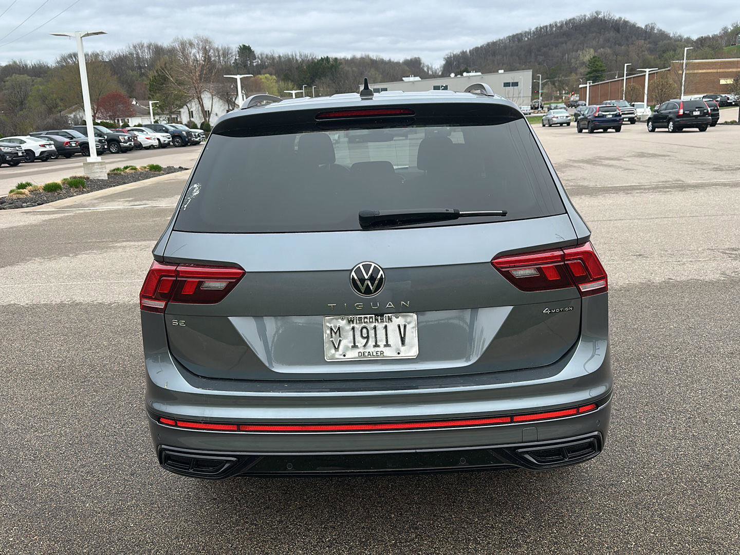 Used 2022 Volkswagen Tiguan SE R-Line image 4