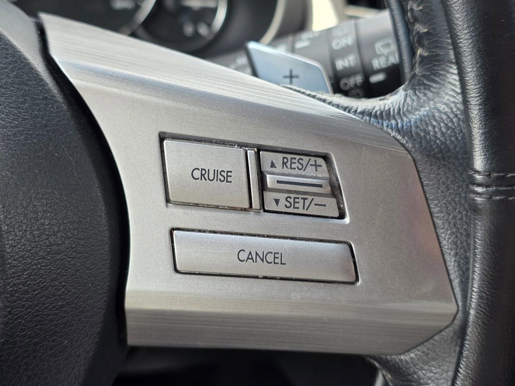 Used 2010 Subaru Outback 2.5i Premium AWD/4WD image 38