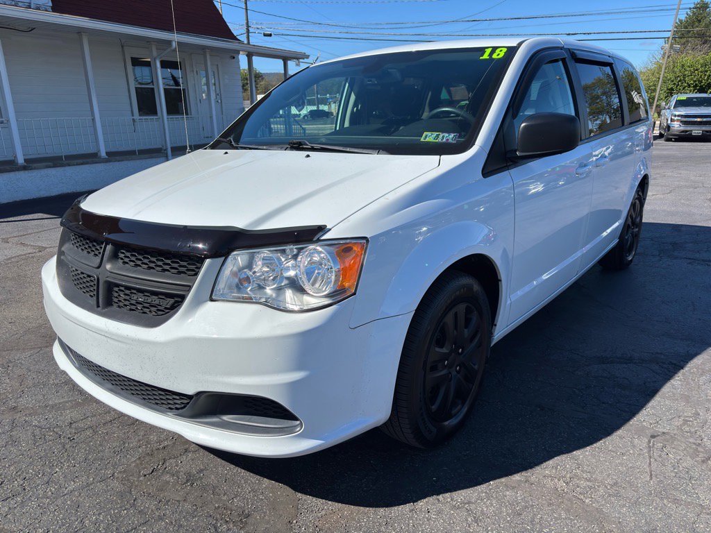 Used 2018 Dodge Grand Caravan SE image 3