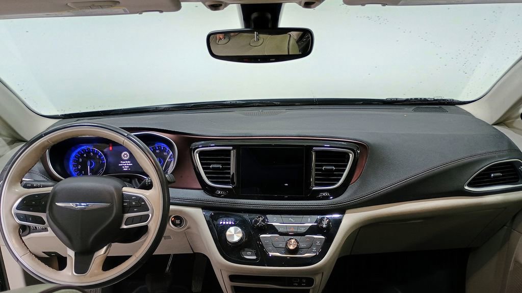 Used 2020 Chrysler Pacifica Limited image 13