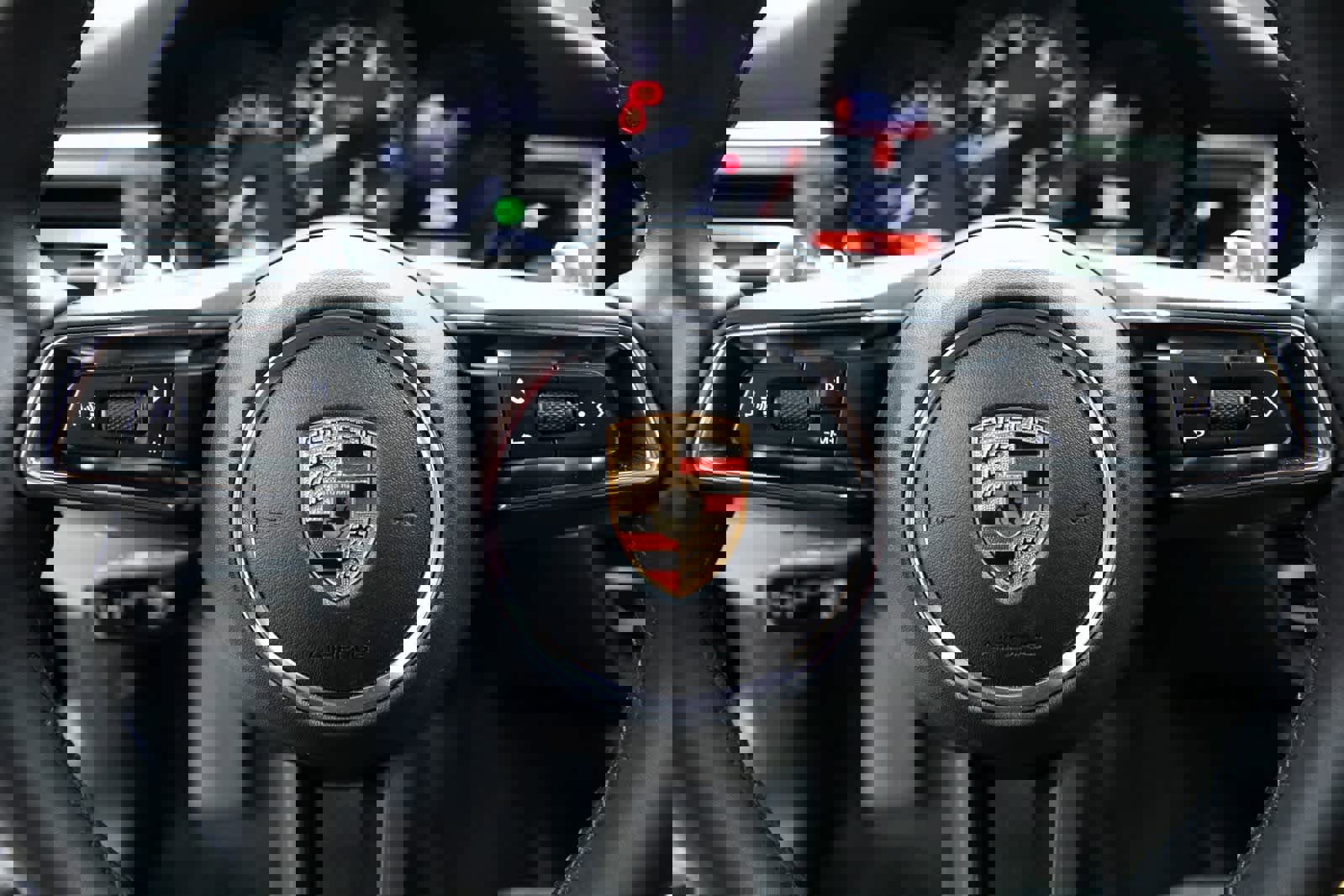 Certified 2025 Porsche Macan image 14