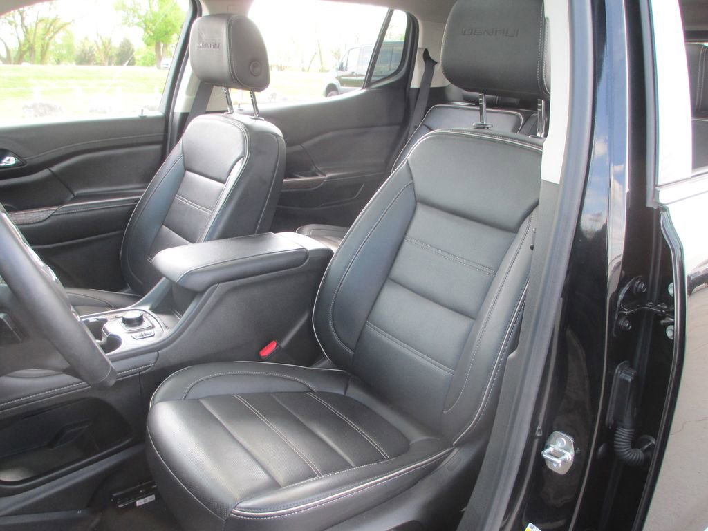 Used 2023 GMC Acadia Denali w/ Black Diamond Edition image 19