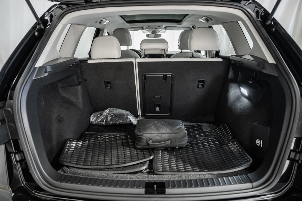 Used 2025 Volkswagen Taos SE w/ Panoramic Sunroof Package image 13