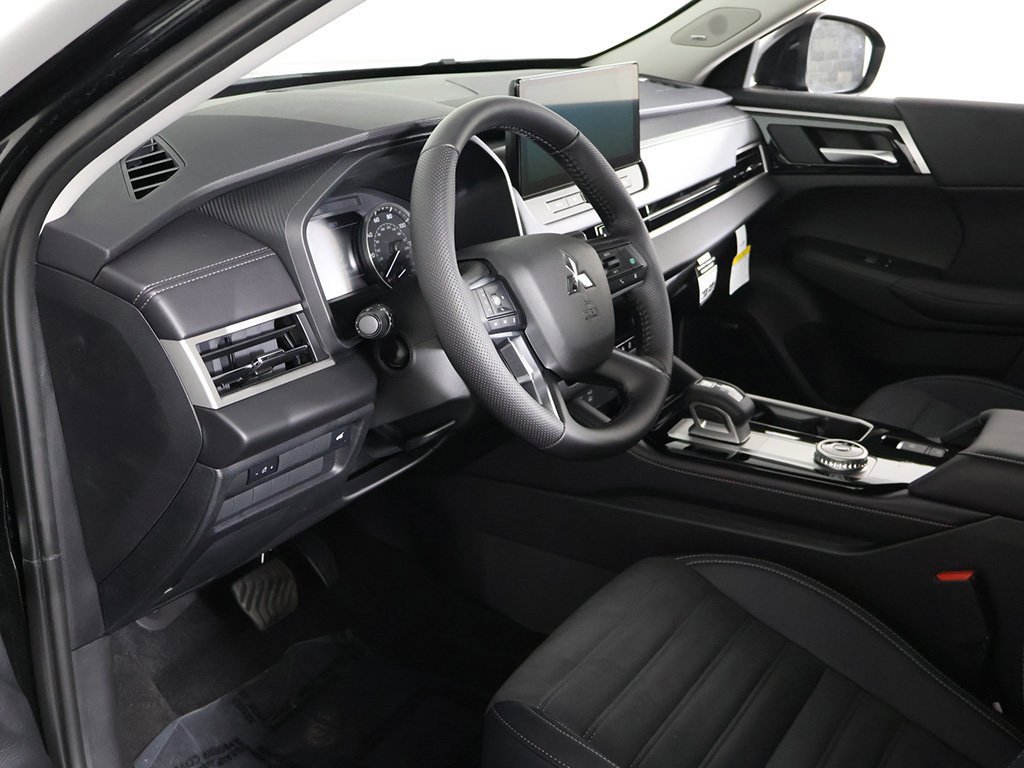 New 2025 Mitsubishi Outlander SE image 25