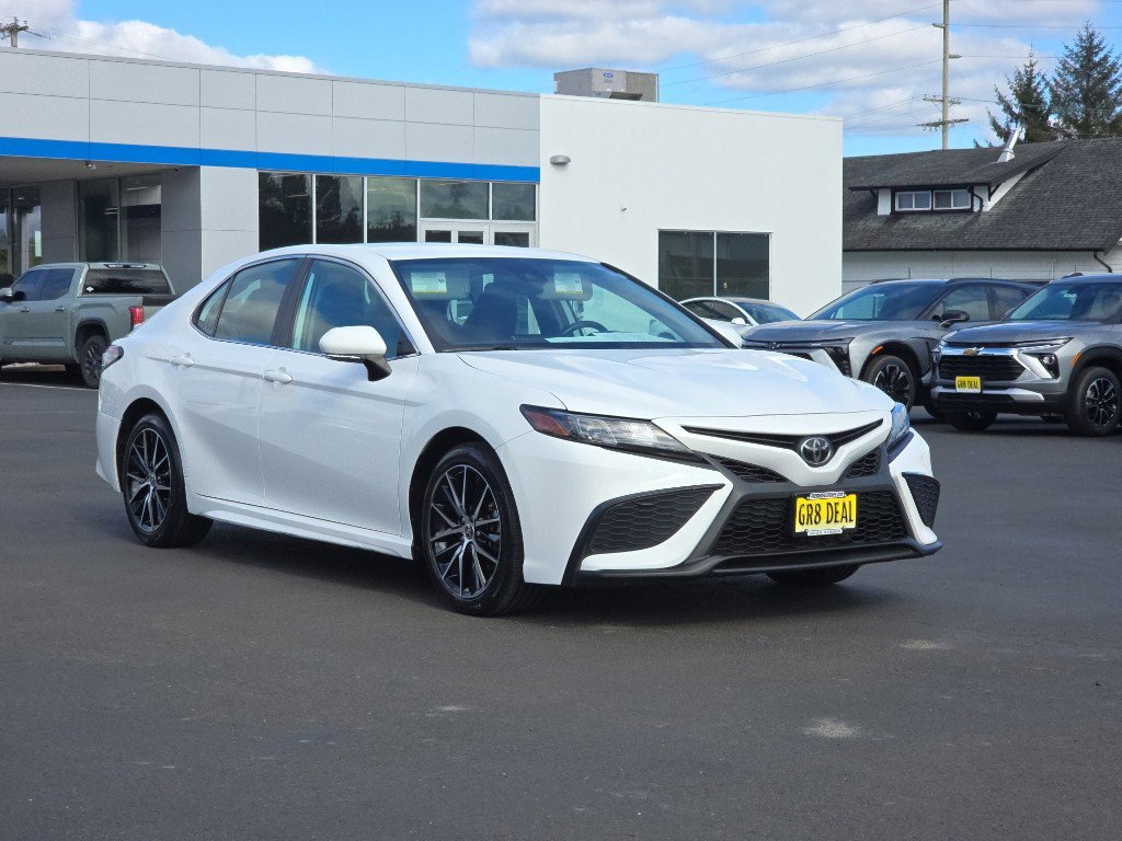 Certified 2022 Toyota Camry SE image 2