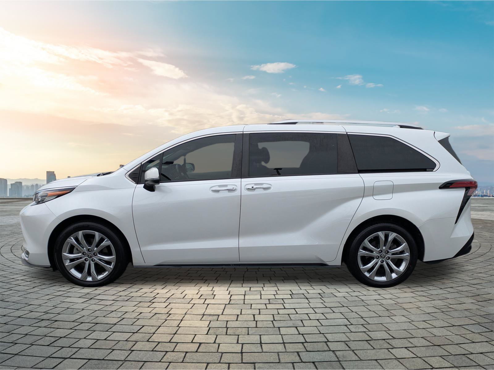 Used 2022 Toyota Sienna Platinum FWD image 8