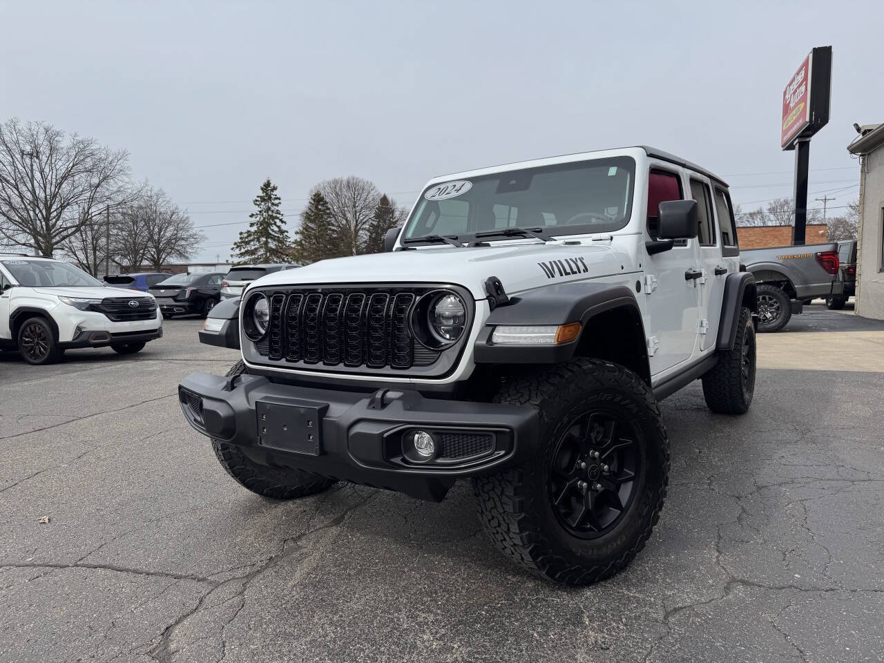 Used 2024 Jeep Wrangler 4WD Unlimited Willys image 2